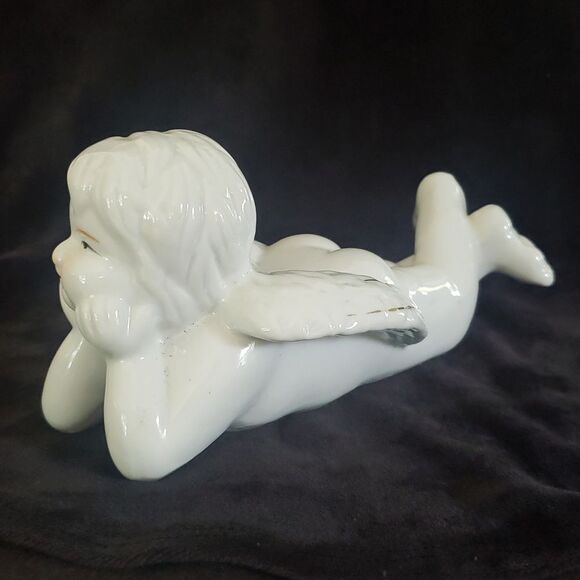 Adorable Vintage Porcelain Angel Lying on Stomach Leaning Chin on Hands 7.5" - Picture 3 of 9